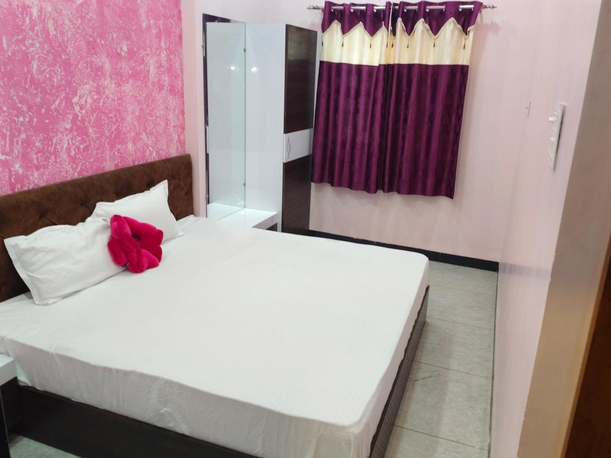 Anant Home Stay 우자인 객실 사진